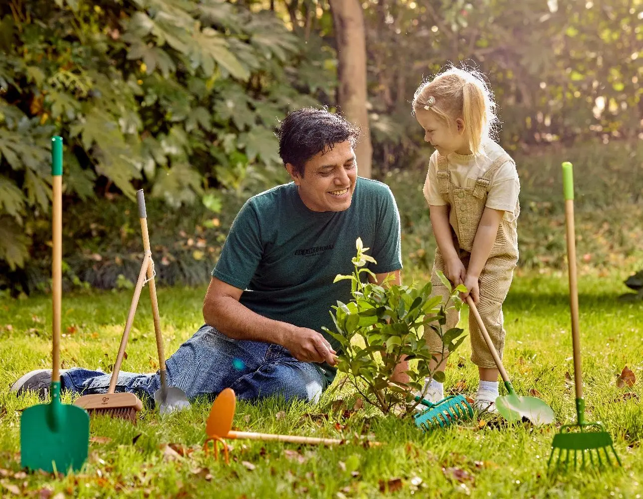 Hape Garden Spade - Image 3