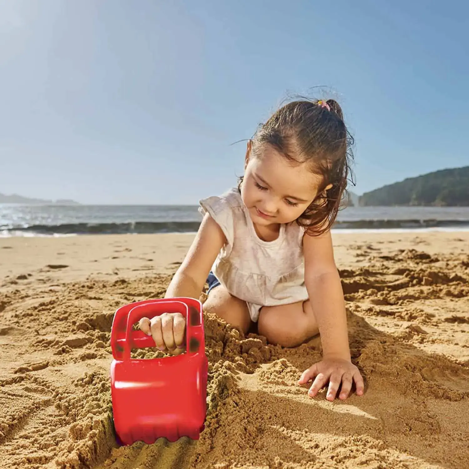 Hape Beach Toy Hand Digger - Image 4