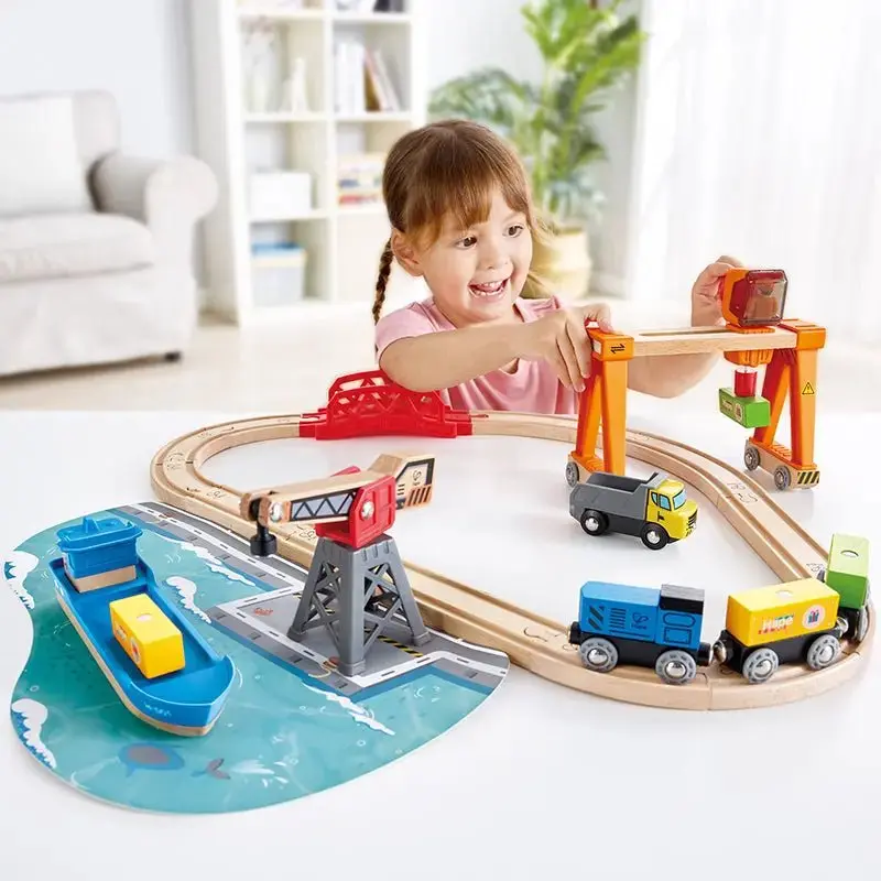 Hape Lift & Load Harbour Set - Image 3